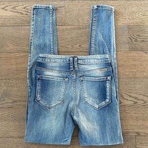 KanCan Estilo Distressed Skinny Jeans